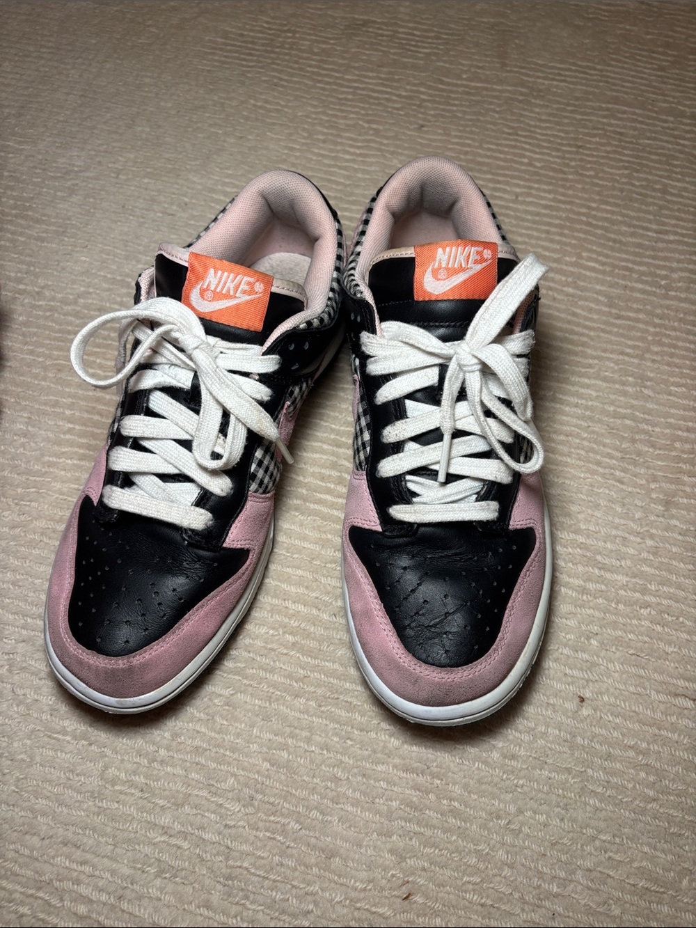 Nike Low-Top Sneakers in Black, Pink & White - Rare